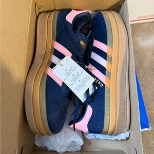Adidas Gazelle Bold shoes in the "Dark Blue/Pink Spark" colorway